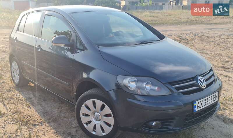 Хэтчбек Volkswagen Golf 2005 в Краснограде