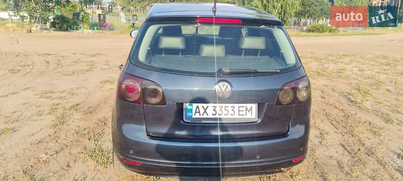 Хэтчбек Volkswagen Golf 2005 в Краснограде