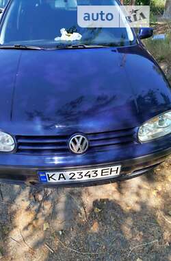 Хэтчбек Volkswagen Golf 2002 в Буче