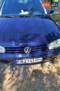 Хэтчбек Volkswagen Golf 2002 в 