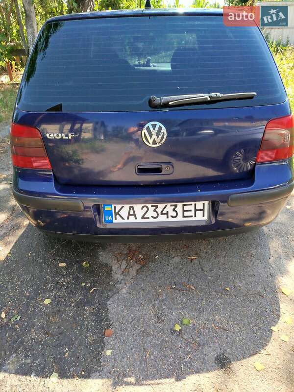 Хэтчбек Volkswagen Golf 2002 в Буче