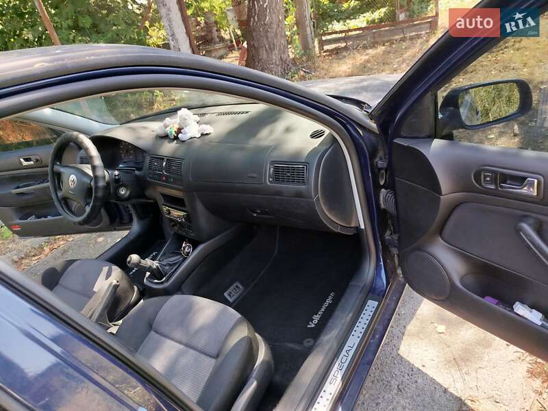 Хэтчбек Volkswagen Golf 2002 в Буче