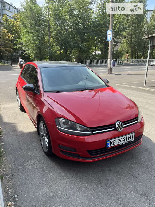 Хэтчбек Volkswagen Golf 2012 в Днепре