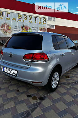 Хэтчбек Volkswagen Golf 2010 в 