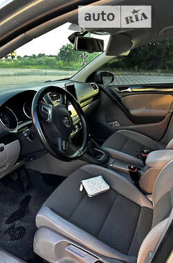 Хэтчбек Volkswagen Golf 2010 в 