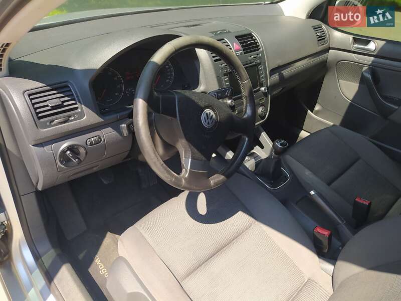 Хэтчбек Volkswagen Golf 2008 в Ужгороде