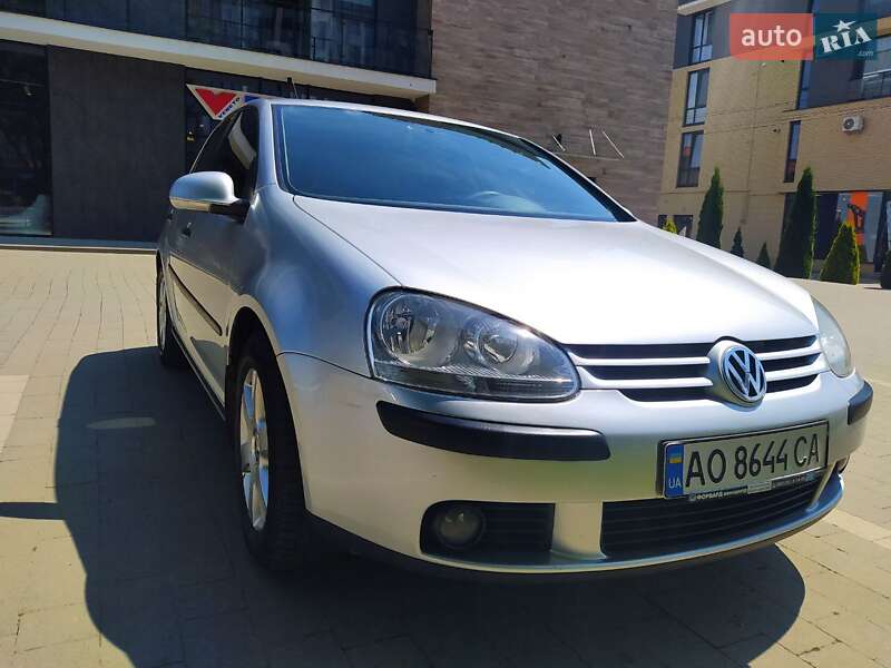 Хэтчбек Volkswagen Golf 2008 в Ужгороде
