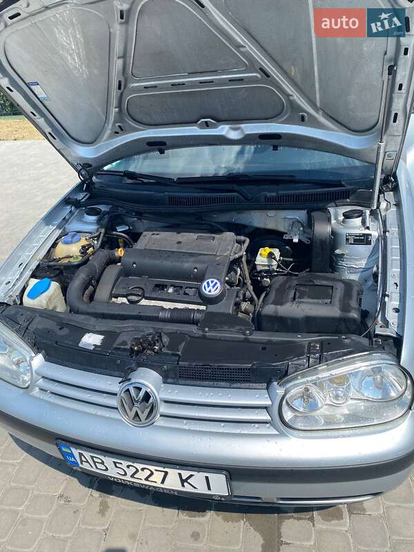 Хэтчбек Volkswagen Golf 2002 в Виннице