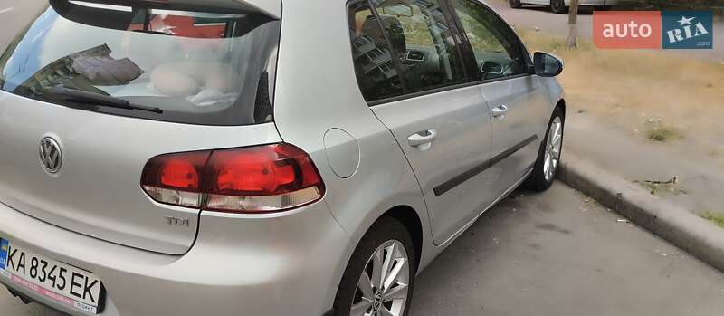 Хэтчбек Volkswagen Golf 2012 в Киеве
