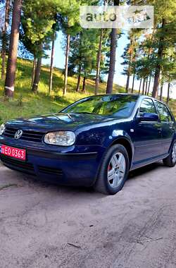 Хэтчбек Volkswagen Golf 2002 в Тростянце