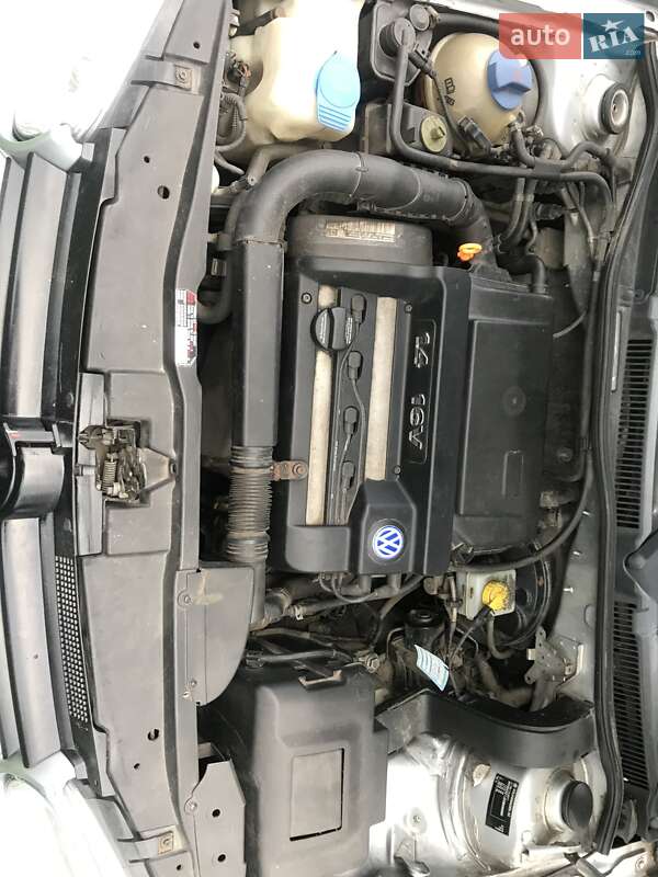 Хетчбек Volkswagen Golf 2001 в Самборі