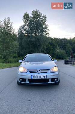 Хетчбек Volkswagen Golf 2008 в Сваляві