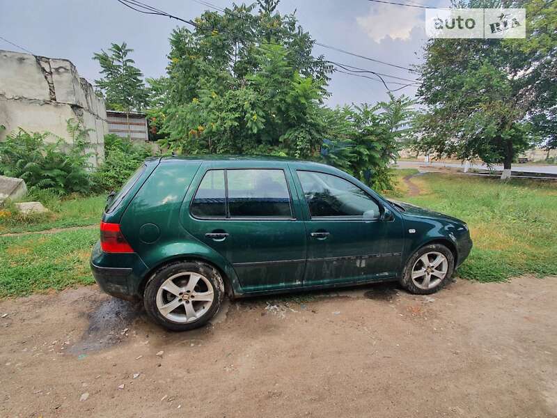 Хэтчбек Volkswagen Golf 2000 в Маяках