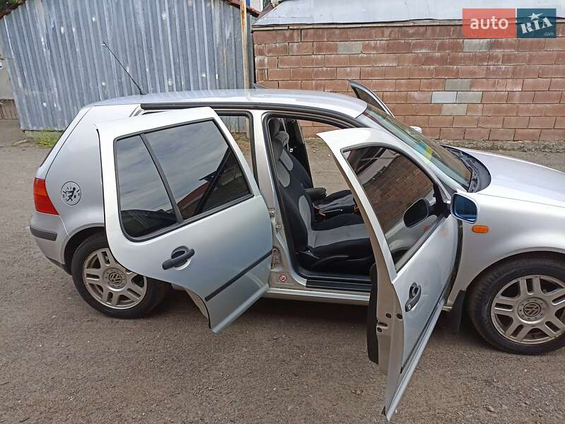 Хетчбек Volkswagen Golf 1999 в Луцьку