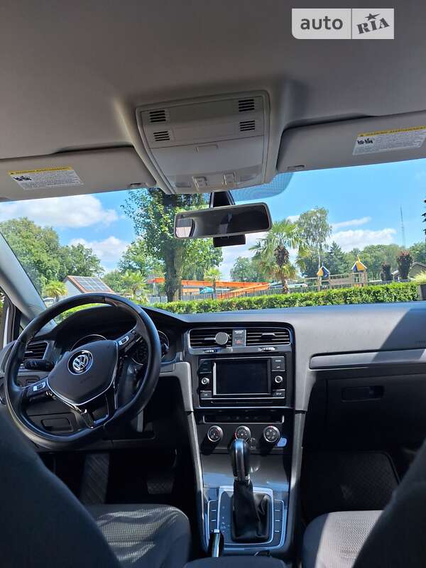 Хетчбек Volkswagen Golf 2018 в Києві