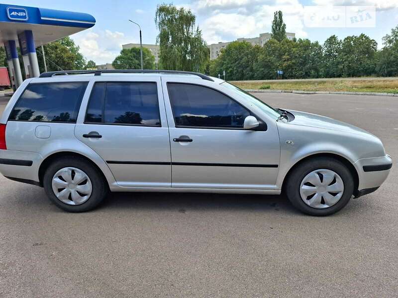 Універсал Volkswagen Golf 2001 в Сумах