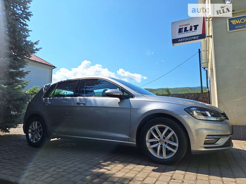 Хетчбек Volkswagen Golf 2019 в Сваляві