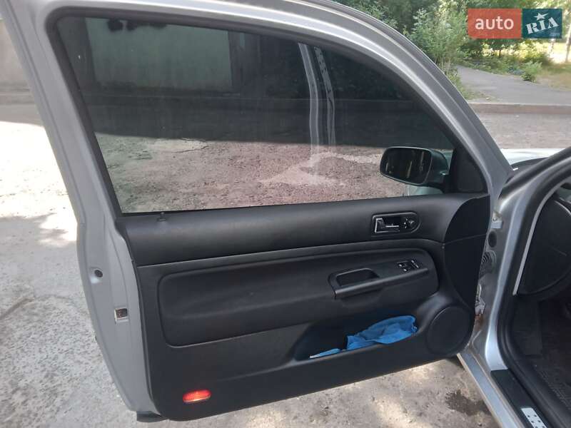 Хэтчбек Volkswagen Golf 2001 в Николаеве