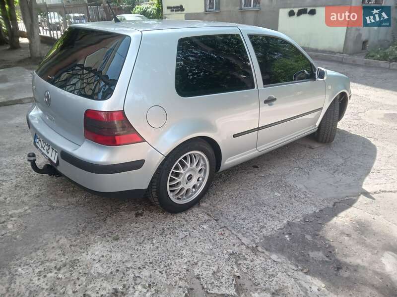 Хэтчбек Volkswagen Golf 2001 в Николаеве