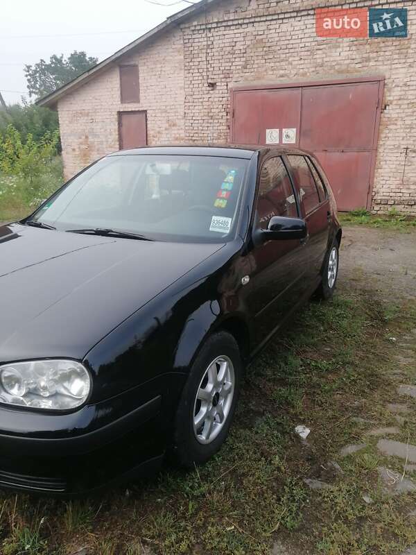 Хэтчбек Volkswagen Golf 2001 в Гоще