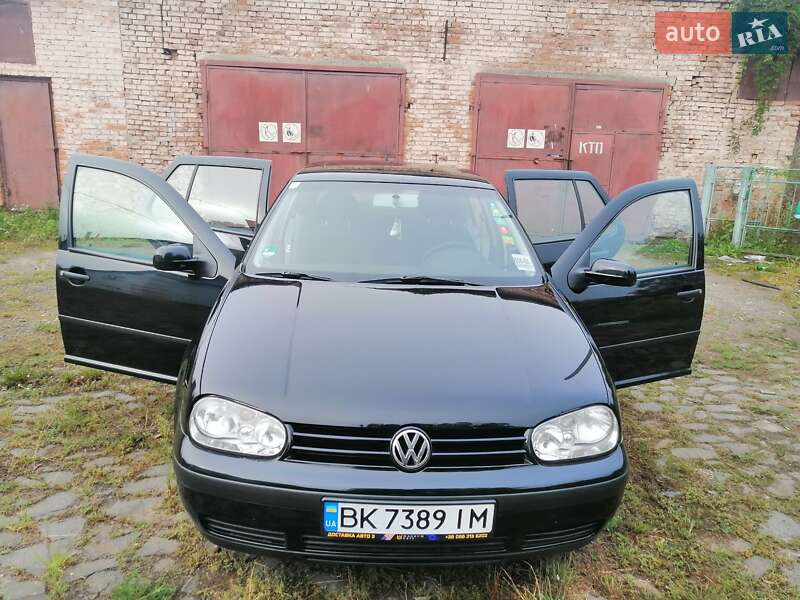 Хэтчбек Volkswagen Golf 2001 в Гоще