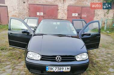 Хэтчбек Volkswagen Golf 2001 в 