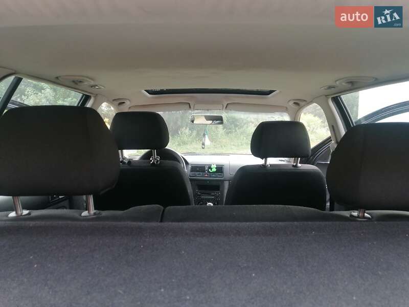 Хэтчбек Volkswagen Golf 2001 в Гоще