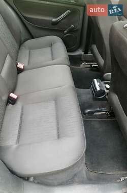 Хэтчбек Volkswagen Golf 2001 в 