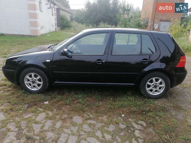 Хэтчбек Volkswagen Golf 2001 в Гоще