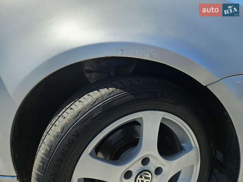 Хетчбек Volkswagen Golf 2004 в Львові