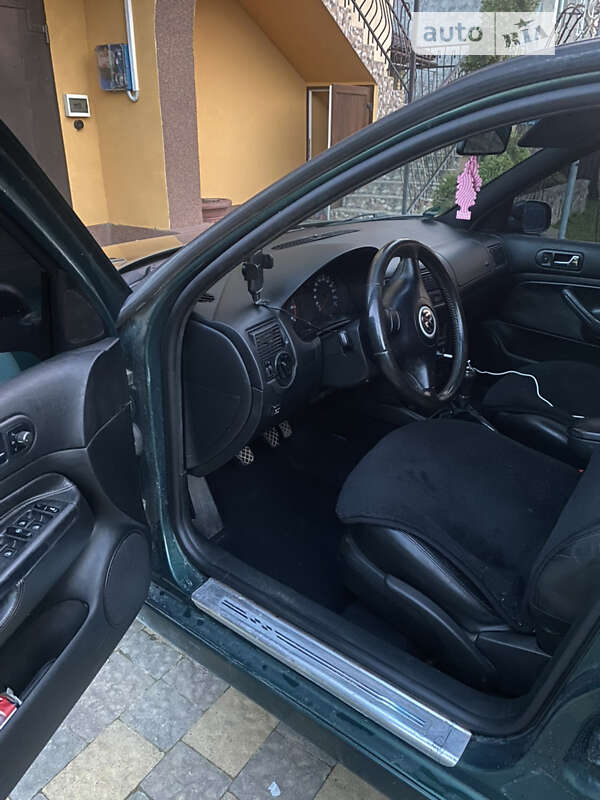 Хетчбек Volkswagen Golf 2000 в Івано-Франківську