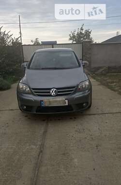 Хэтчбек Volkswagen Golf 2005 в Ужгороде