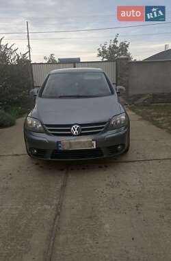 Хетчбек Volkswagen Golf 2005 в 