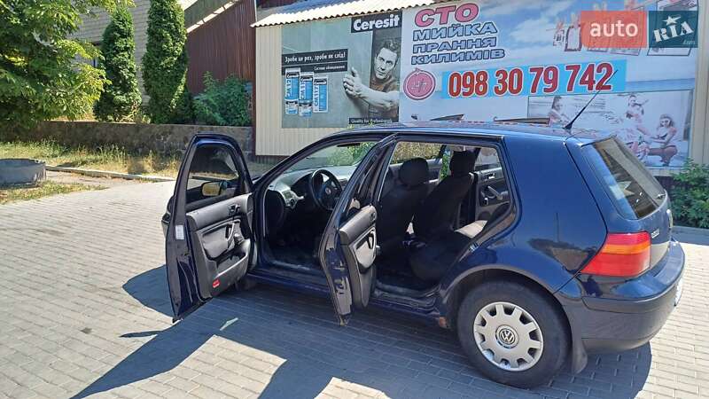 Хэтчбек Volkswagen Golf 2001 в Кропивницком