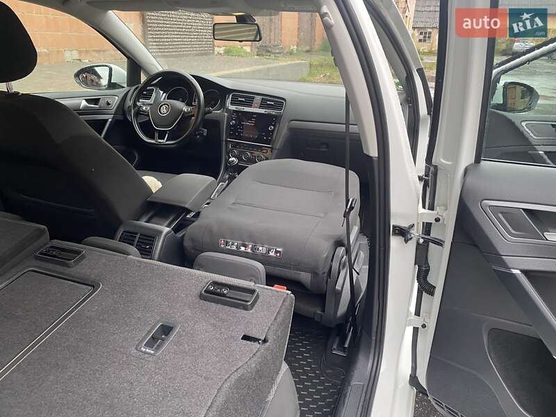 Універсал Volkswagen Golf 2018 в Рівному