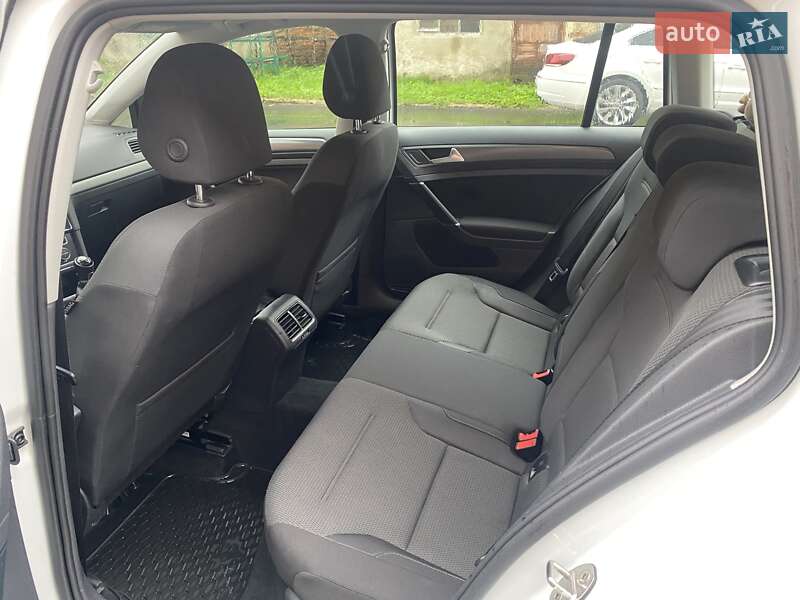 Універсал Volkswagen Golf 2018 в Рівному