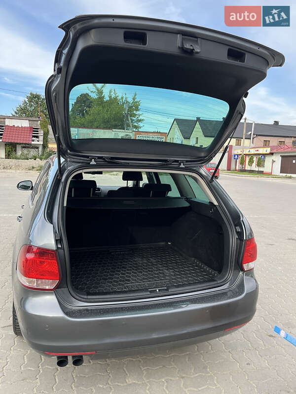 Універсал Volkswagen Golf 2009 в Золочеві