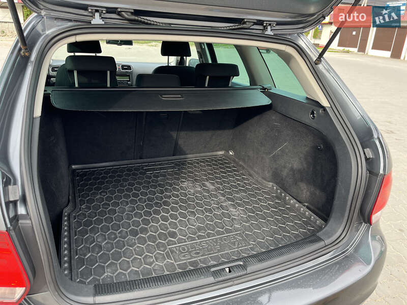 Універсал Volkswagen Golf 2009 в Золочеві