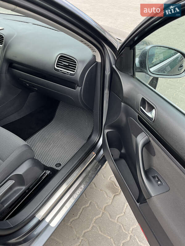 Універсал Volkswagen Golf 2009 в Золочеві