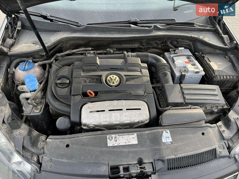 Універсал Volkswagen Golf 2009 в Золочеві