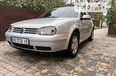 Хэтчбек Volkswagen Golf 2000 в 