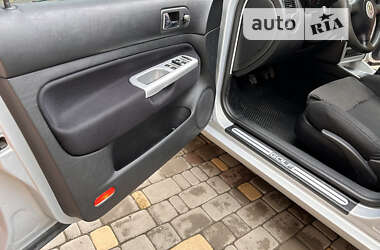 Хэтчбек Volkswagen Golf 2000 в 