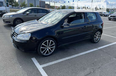 Хэтчбек Volkswagen Golf 2003 в Киеве