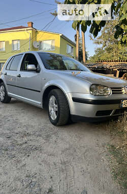 Хэтчбек Volkswagen Golf 2002 в Тростянце