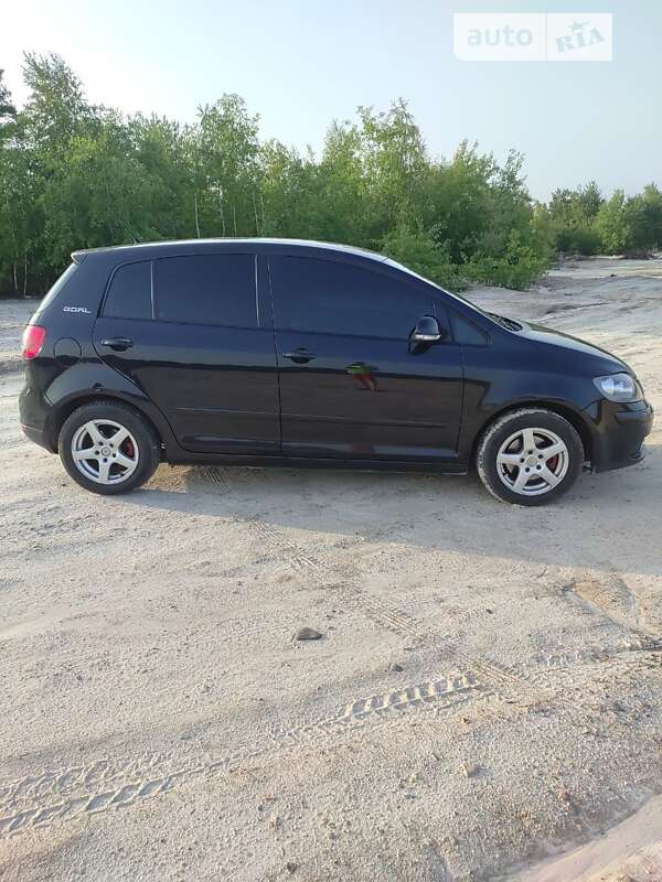 Хэтчбек Volkswagen Golf 2006 в Львове