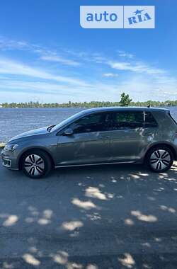 Хетчбек Volkswagen Golf 2016 в Дніпрі