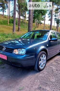 Хэтчбек Volkswagen Golf 2003 в Тростянце