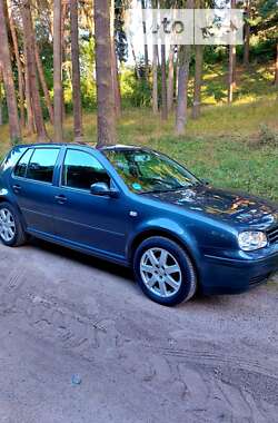 Хэтчбек Volkswagen Golf 2003 в Тростянце