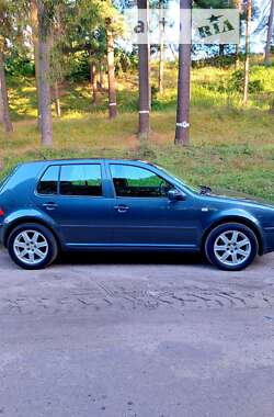 Хэтчбек Volkswagen Golf 2003 в Тростянце