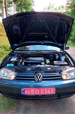 Хэтчбек Volkswagen Golf 2003 в Тростянце